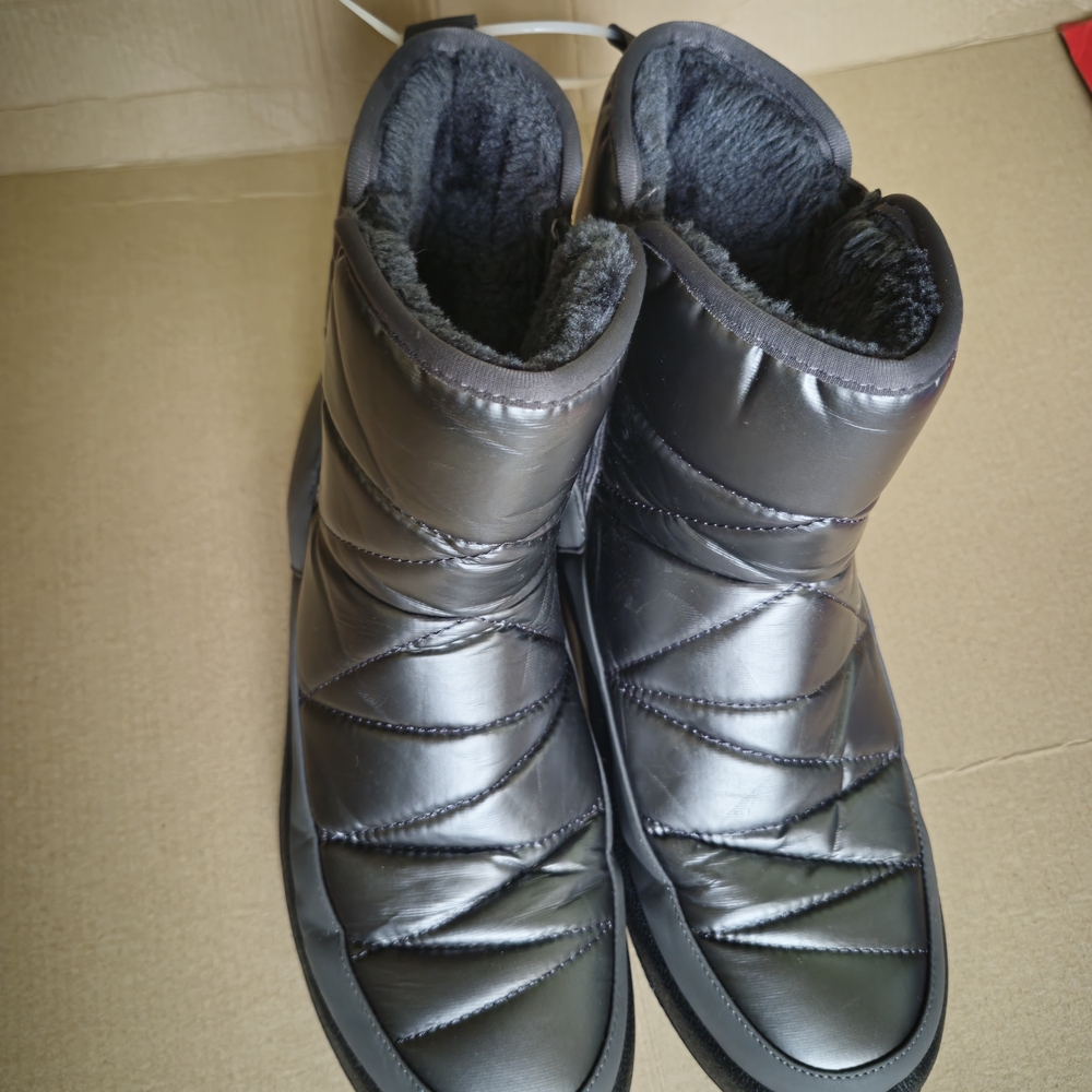 Black Quilted Winter Boots